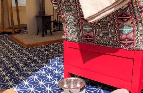 Bethania Sonstige | Tinker the Bell Tent at Pentref Luxury Camping