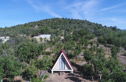 Fairview Kabine | Pequeño marco en A y 6 acres para acampar en las montañas.