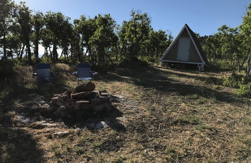 Fairview Kabine | Pequeño marco en A y 6 acres para acampar en las montañas.