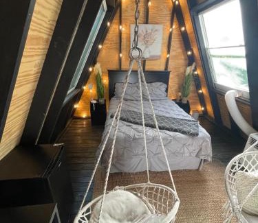 Lincoln Sonstige | tiny A frame in the woods