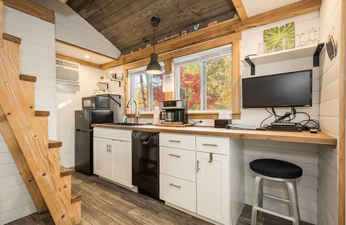 Brownfield Eigentumswohnung | Tiny Casita | 1BR, 1BA, Loft Tiny Home, Hot Tub