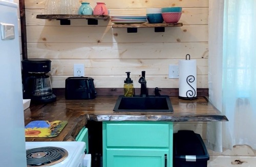 Cheboygan Kabine | Tiny ‘Garden Cottage’ Getaway in the woods! Elk Run Estates #3