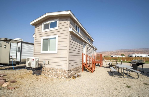 Moab South Valley Haus | Tiny Home #6 - Tiny Home #6 FunStays Tiny Home
