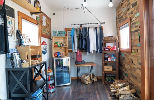 Meeker Haus | Tiny Home built on "Tiny House Nation" with one Queen bed in a loft and twin on main floor. Sleeps: 3