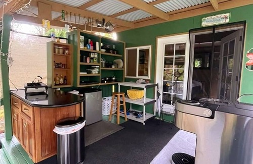 Fern Acres Kabine | Tiny home hosted by Neil