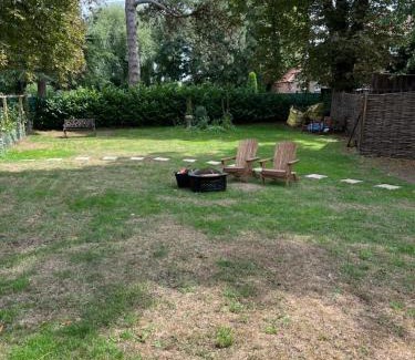 East Drayton Skihütte | Tiny home in Grade 1 listed church garden