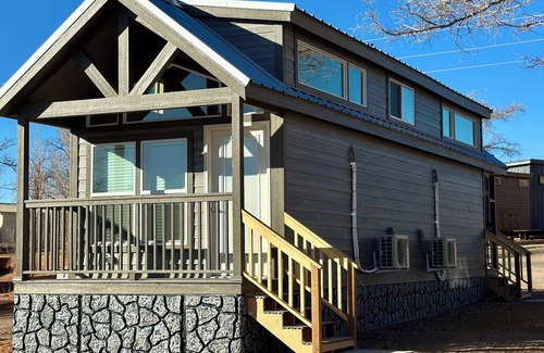 Page Kabine | Luxurious Tiny Home King Room #9B