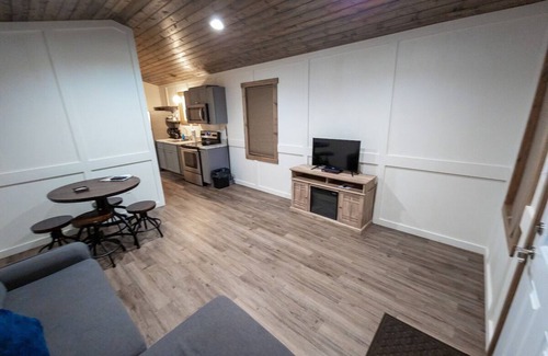 Guntersville Wohnung | Tiny House Glamping Retreat- 670+ Acres Private Property on Lake Guntersville