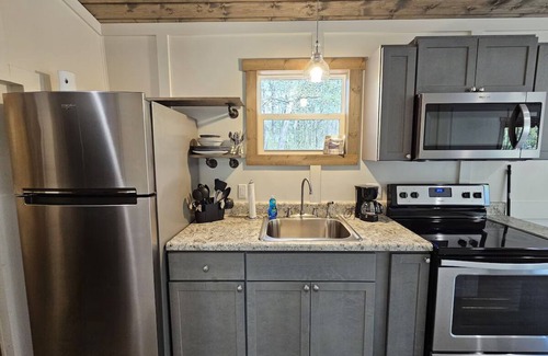 Guntersville Wohnung | Tiny House Glamping Retreat- 670+ Acres Private Property on Lake Guntersville