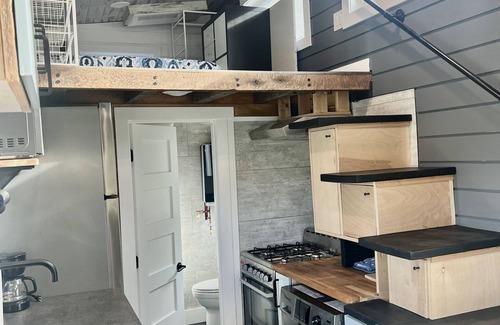 Dorchester Haus | Tiny House on Upper Iowa River w/ hot tub