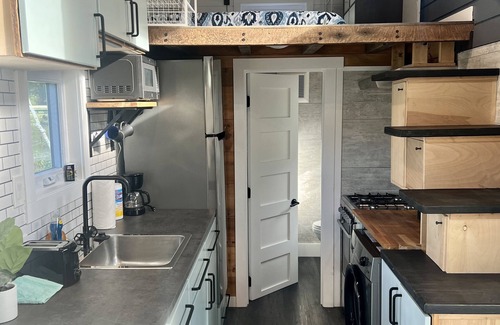 Dorchester Haus | Tiny House on Upper Iowa River w/ hot tub