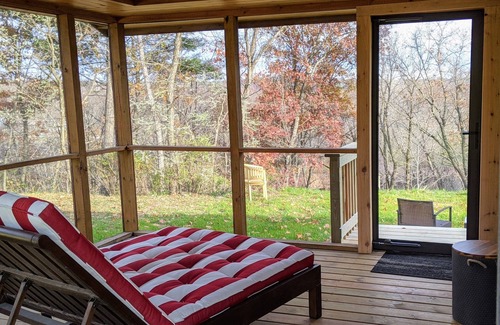 Black River Falls Hütte | Tiny House on the River