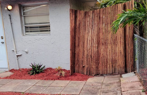 Central Fort Lauderdale Haus | Tiny House Private Cozy 3 miles from Las Olas beach/10 min from Airport/ Port