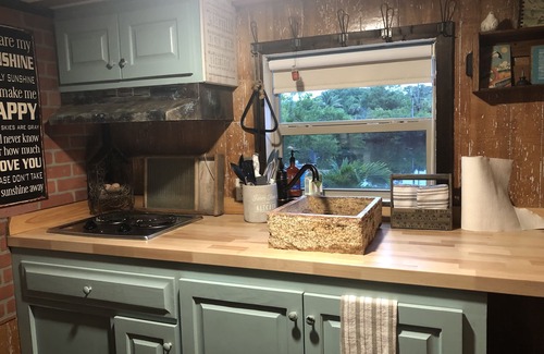 Palm City Haus | Tiny Shack ist ein kleines Haus, direkt am Wasser, 1 kleine Haustiere ok, ruhig, viele Parkplätze