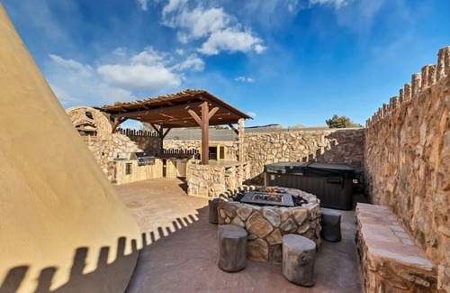 Virgin Wohnmobilvermietung | Tipi Perfect for Stargazing In Zion Chief Tipi #41 on the Pond w/ 1 King Bed, Hot Tub & Outdoor Kitchen