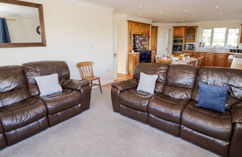 Stafford Hütte | Tixall Manor Farm