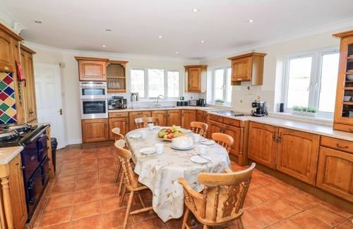 Stafford Hütte | Tixall Manor Farm