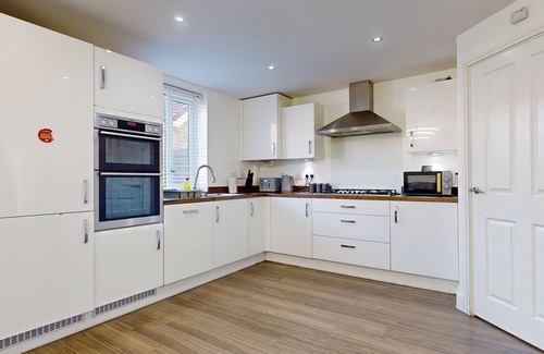 Stanford-le-Hope Haus | Tms Lovely 5-Bed House in Stanford-le-Hope