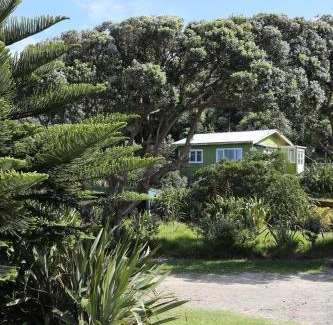 Baylys Beach Haus | Toad Hall