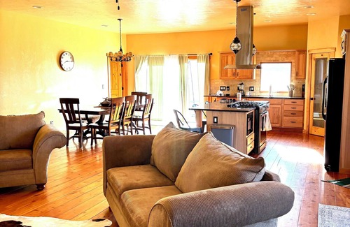Dubois Haus | Togwotee Ranch House. Private 3 bedroom residence between Dubois and Yellowstone