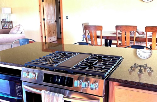 Dubois Haus | Togwotee Ranch House. Private 3 bedroom residence between Dubois and Yellowstone