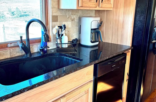 Dubois Haus | Togwotee Ranch House. Private 3 bedroom residence between Dubois and Yellowstone