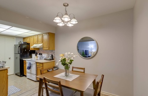 Reynolds Corners Eigentumswohnung | Toledo Vacation Rental ~ 8 Mi to Downtown!