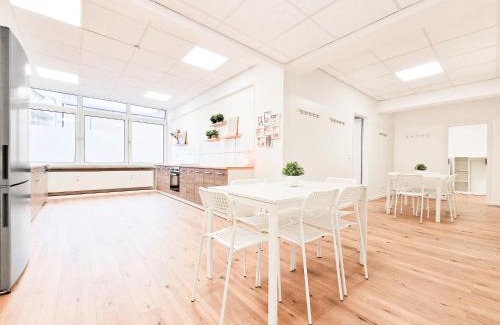 Stadtmitte Wohnung | Tolstov Apartments - City Center Apartments with 5 Rooms - 10 Min Messe DUS