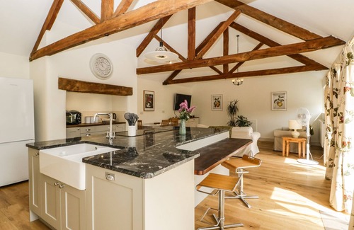 Yeovil Hütte | TOM'S BARN, pet friendly, with a garden in Yeovil, Somerset