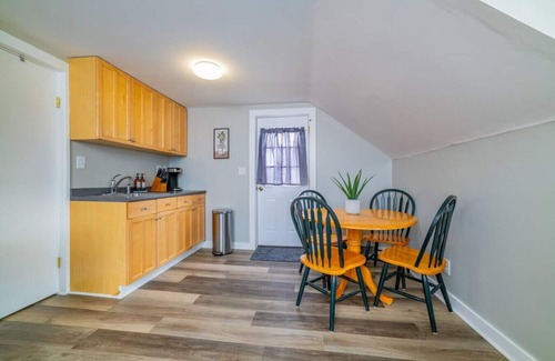 Upper Village Wohnung | Tons of parking for your trailer and riding gear