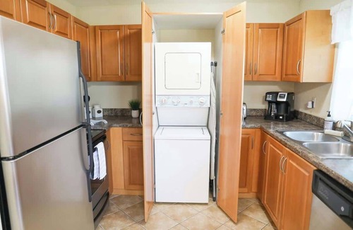 Anona Wohnung | Top Balcony, Pool, 5 min to Beach @Sunnyside Palms