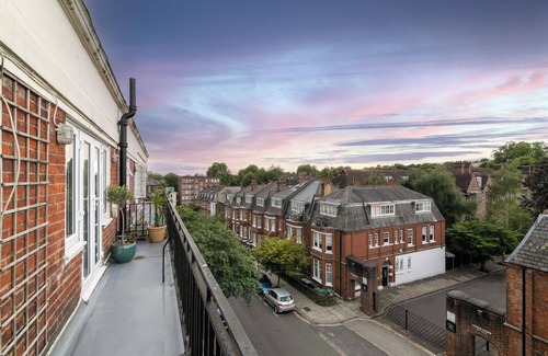 Belsize Wohnung | Top-Floor Apartment w/Balcony & Rooftop