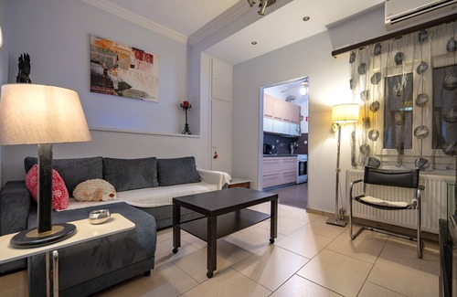 Nea Ionia Wohnung | Top-Floor Apt with Private Patio- Nea Ionia by ΜΡS