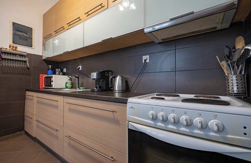 Nea Ionia Wohnung | Top-Floor Apt with Private Patio- Nea Ionia by ΜΡS