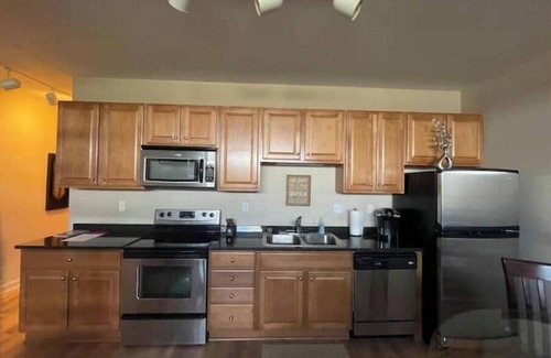 Sandusky Haus | Top Floor Condo By the Water