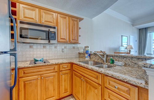 Ortona Park Hotel | Top-floor executive oceanfront suite with gym & fast WiFi