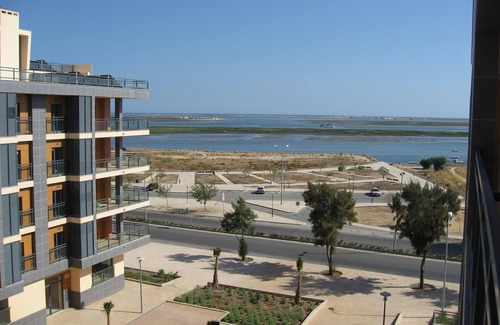 Olhao Wohnung | Apartment in erster Meereslinie auf der obersten Etage, Meerblick, Pool auf der Dachterrasse, historisches Olhao leicht zu Fuß erreichbar