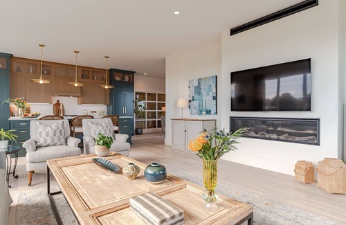 Portland Eigentumswohnung | TOP-FLOOR PENTHOUSE at Hobson's Landing. Sweeping views of Portland's Harbor.