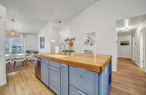 Twin Falls Haus | "Top-notch!" Family Fun HQ – games, fire pit, and a king suite for the grown-ups