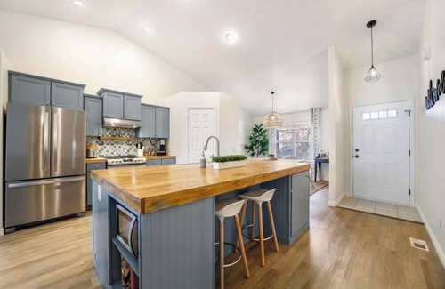 Twin Falls Haus | "Top-notch!" Family Fun HQ – games, fire pit, and a king suite for the grown-ups