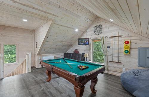 Cleveland Haus | Top of the Line Treehouse Near Helen, Georgia