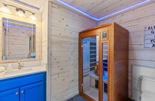 Cleveland Haus | Top of the Line Treehouse Near Helen, Georgia