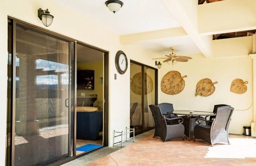Coco Sunset Hills Wohnung | TOP ON THE HILL OCEAN VIEW CONDO, PERSONALLY OWNED