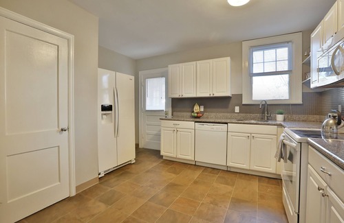 Clintonville Haus | Am besten bewertet Clintonville Home w / 24Hr. Fitnessstudio - ALLES in der Nähe!