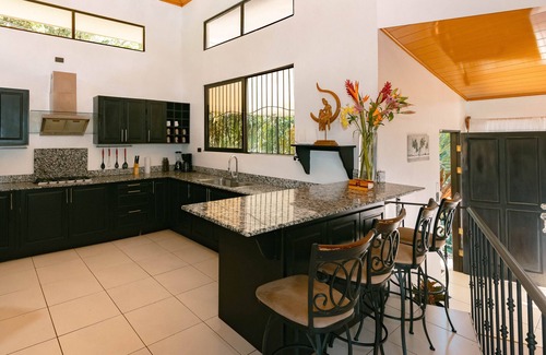 El Cerro Haus | Great location, fully equipped house with great views