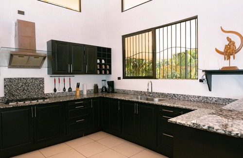 El Cerro Haus | Great location, fully equipped house with great views