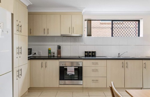 Robertson Haus | Top Value | Dual-Living Sleep 15 | Great Location