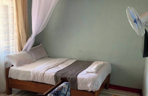 Kisumu Hotel | Torchys Lounge Hotel in Kisumu Unit 12