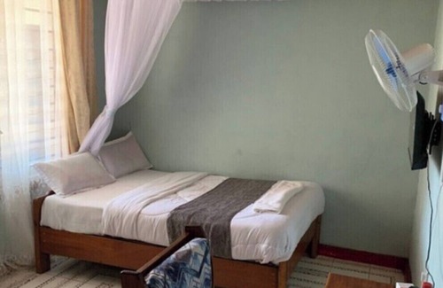 Kisumu Hotel | Torchys Lounge Hotel in Kisumu Unit 13