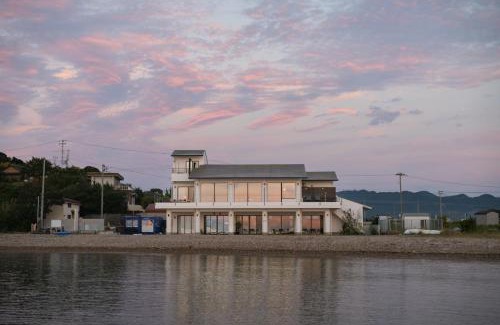 Sumoto Haus | TORIKKA Stay -海だけが見える宿-